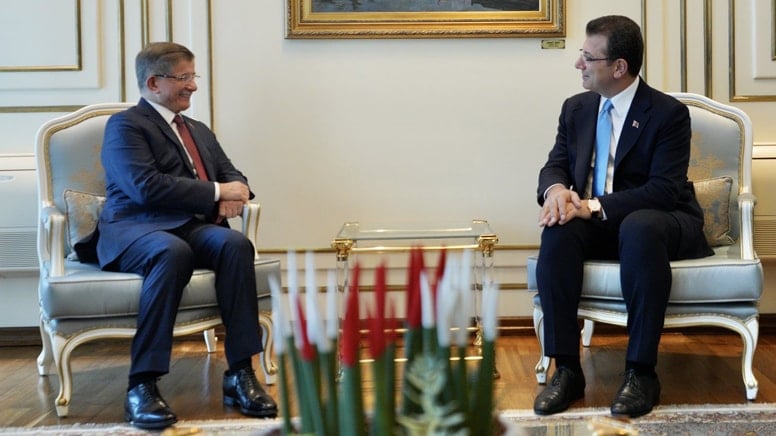 Eski il başkanından Davutoğlu ile ilgili çarpıcı iddia: Teklif gelse AKP'ye geçer
