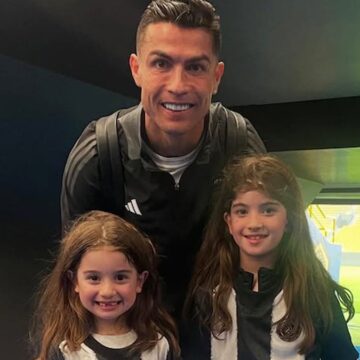 fatih-terimin-torunlari-cristiano-ronaldo-ile-bulustu-GppGWByX.jpg Fatih Terim’in torunları Cristiano Ronaldo ile buluştu