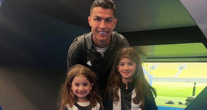 fatih-terimin-torunlari-cristiano-ronaldo-ile-bulustu-GppGWByX.jpg Fatih Terim’in torunları Cristiano Ronaldo ile buluştu