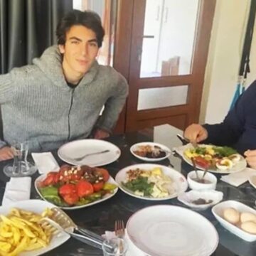Ferdi Tayfur’un  küçük oğlundan duygusal paylaşım! Merhum babasını böyle andı