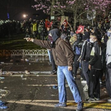 Gelecek kaygısı sokağa döktü