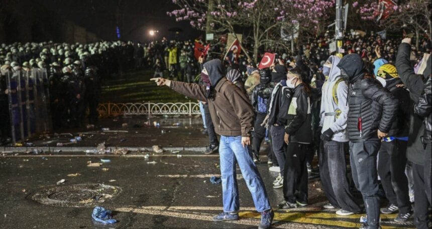 Gelecek kaygısı sokağa döktü