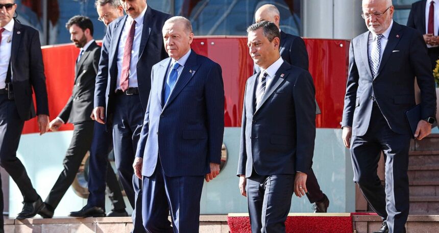 Hem iktidarı hem muhalefeti düşündürecek anket!