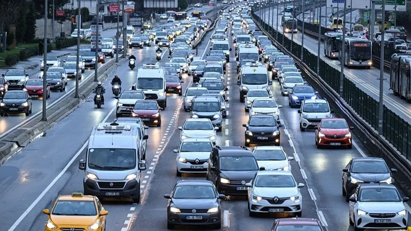 Her akşam aynı çile! İstanbul'da iftara doğru trafik tamamen kilitlendi