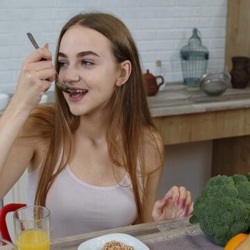 Herkesin çöpe attığı bu sebze aslında kanserle mücadelede ‘güçlü’ bir araç