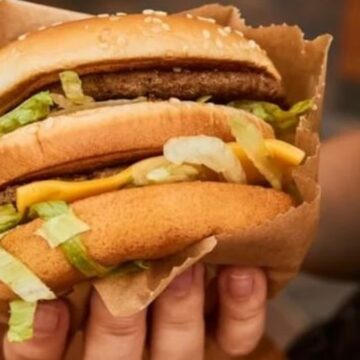 Herkesin seve seve yediği burger malzemesi ‘yemeyin’ uyarısıyla toplatılıyor