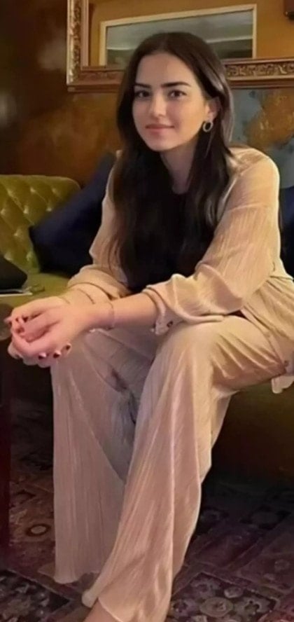 İbrahim Tatlıses'in torunu güzelliğiyle mest etti! 1 İbrahim Tatlıses'in torunu güzelliğiyle mest etti!