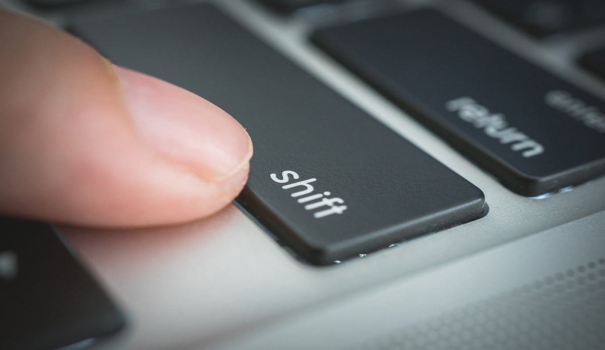 İnsanlar bilgisayarların neden 'Shift' tuşlarına sahip olduğunu yeni keşfediyor!