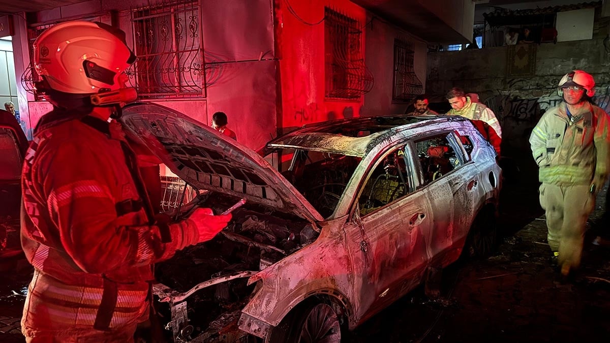 İstanbul'da gece yarısı büyük panik! Otomobiller alev alev yandı