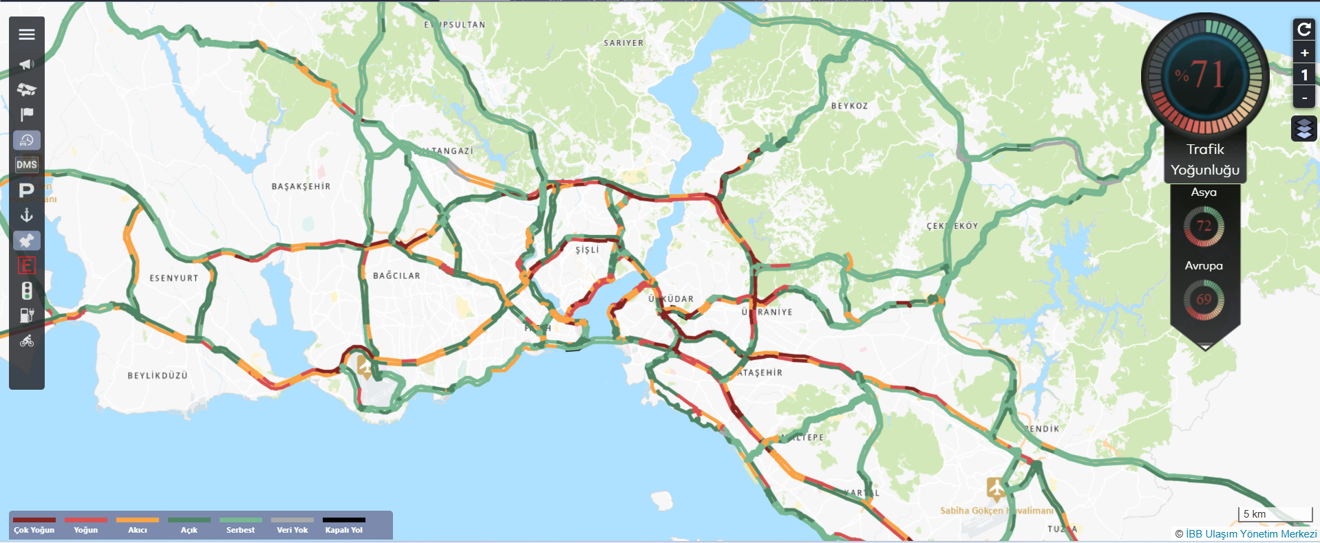 İstanbul'da yollarda araç, turistik mekanlarda insan yoğunluğu