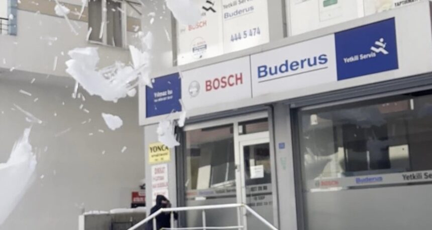 Karın altında kalmaktan son anda kurtuldu