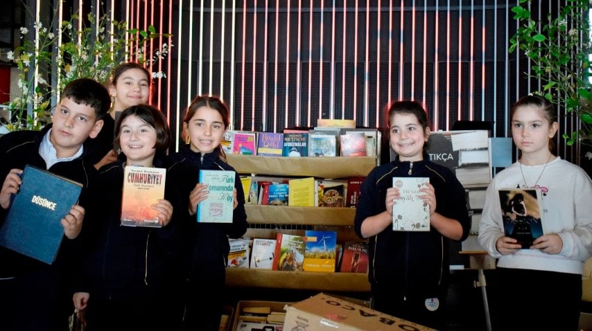 'Kitap getirene kahve bizden' diye başladı: 6 bin kitap toplandı