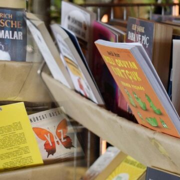 ‘Kitap getirene kahve bizden’ diye başladı: 6 bin kitap toplandı