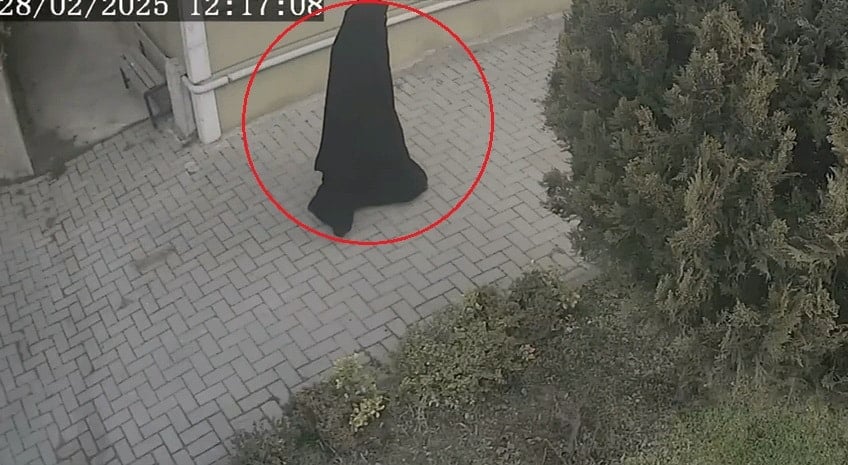 Mescitte çarşaf giydi, girdiği evden 1 milyon çaldı! Hırsızın kimliği şoke etti
