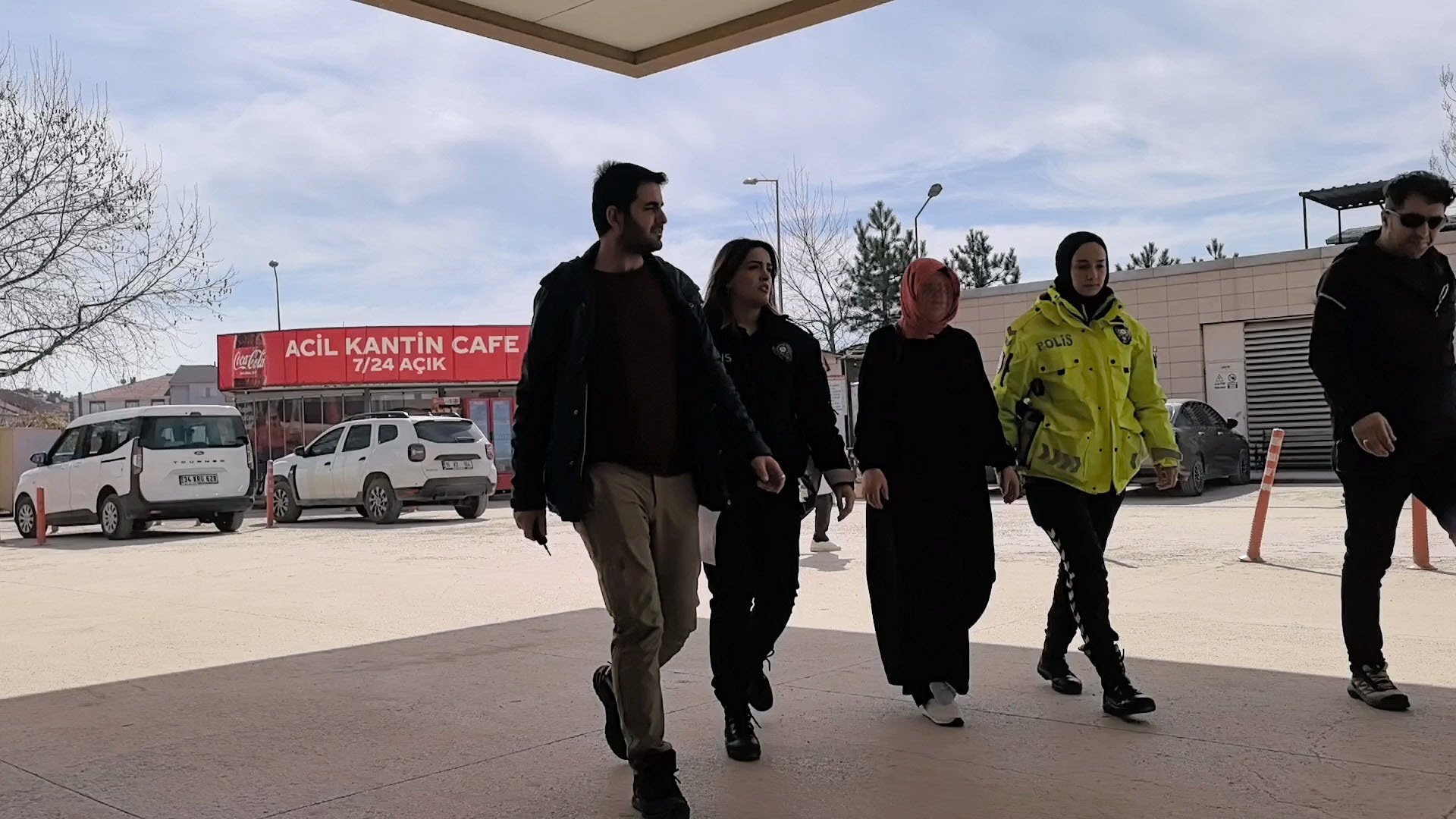 Mescitte çarşaf giydi, girdiği evden 1 milyon çaldı! Hırsızın kimliği şoke etti