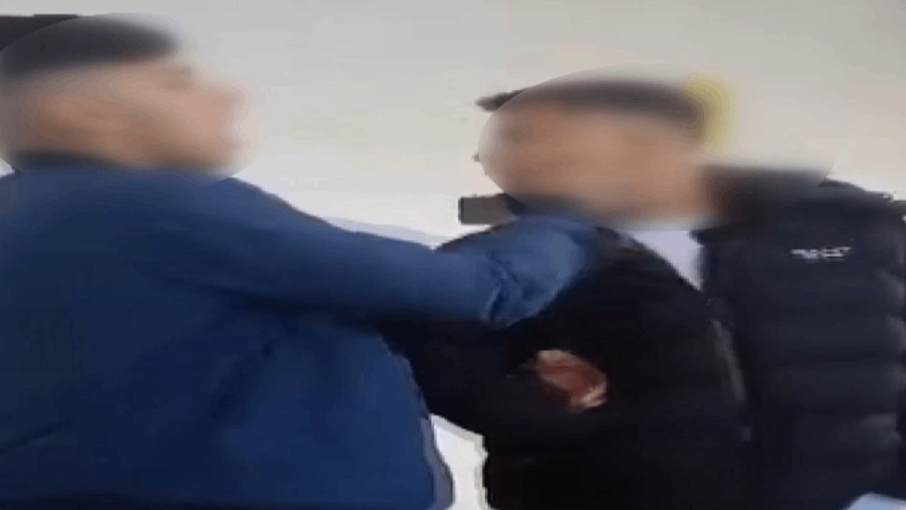 Sokak ortasında dövüp videoya çektiler