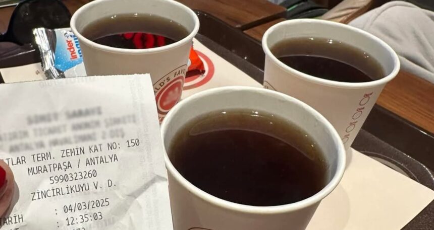 Üç çay için gelen hesabı gören bir daha bakıyor