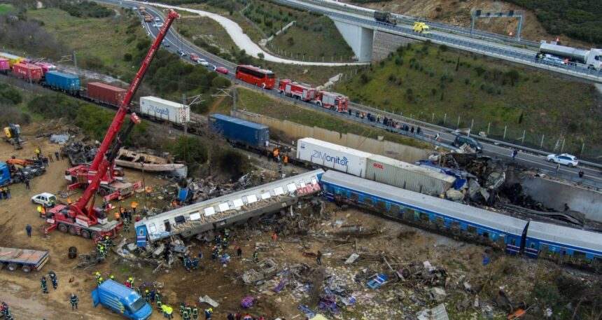 Ülkenin tarihine kazınan tren faciasını araştırmak için komisyon kuruluyor: Topun ucunda bakan var