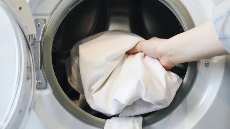 Ünlü deterjan markası testi geçemedi: Reklamda 1 yıkama iddia edildi, leke 8 yıkamada çıktı