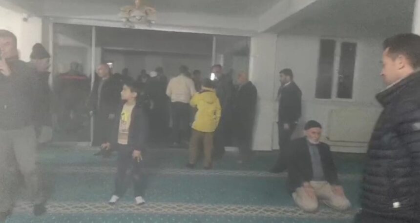 Yangın çıktı, teravih namazı yarıda kaldı