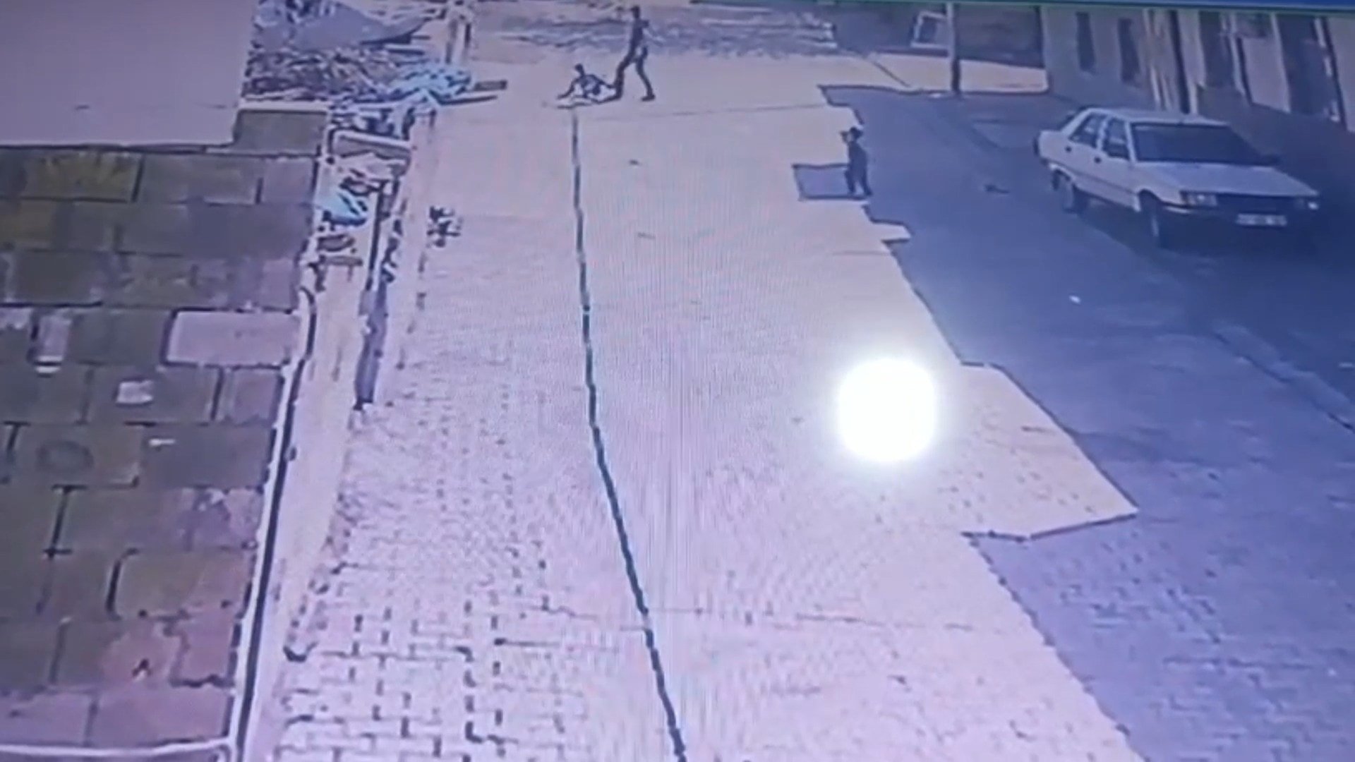 3 yaşındaki çocuğu dalağı yırtılana kadar tekmeledi!