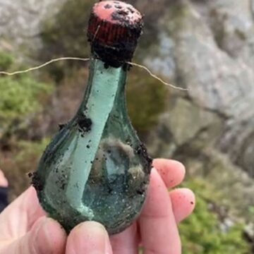 50 yıl önce denize atılan mektubu okuyup hemen harekete geçti