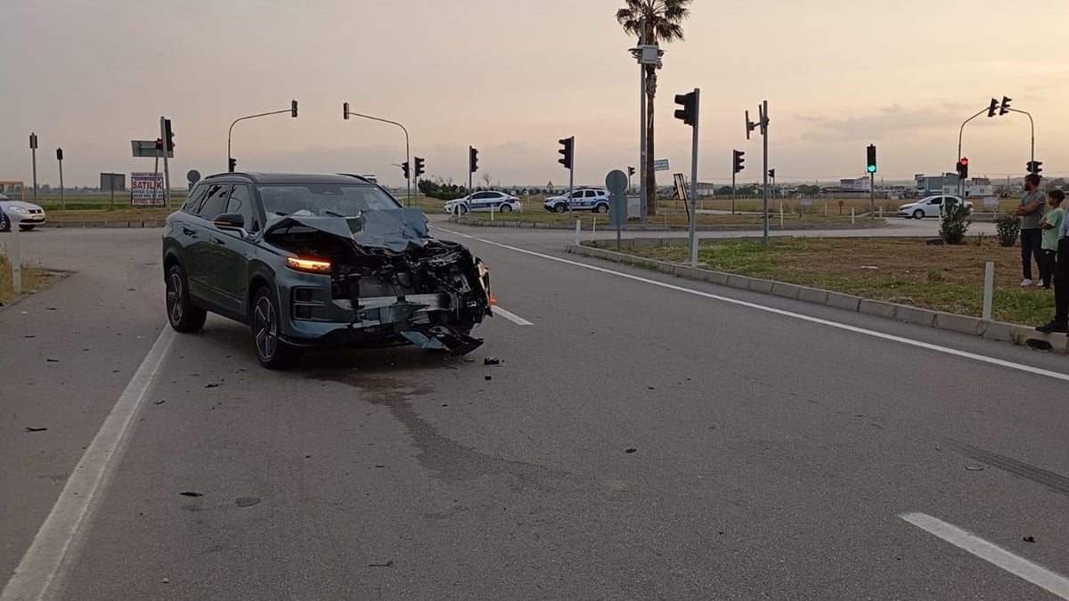 Adana'da cip ile motosiklet çarpıştı: 2 ağır yaralı