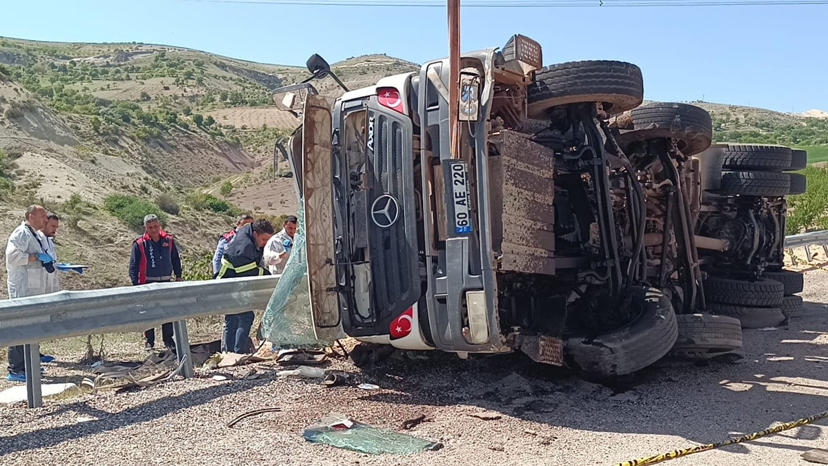 Adıyaman'da hafriyat kamyonu devrildi: 1 ölü