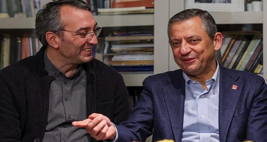 Akit bu defa da gülümsemesi üzerinden Mahir Polat’ı hedef aldı