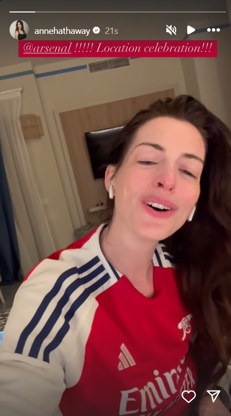 Anne Hathaway’den Arsenal taraftarlarına sürpriz: “Özellikle Rice için...”