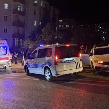 Araç kazasında anne ve bebeği yaralandı