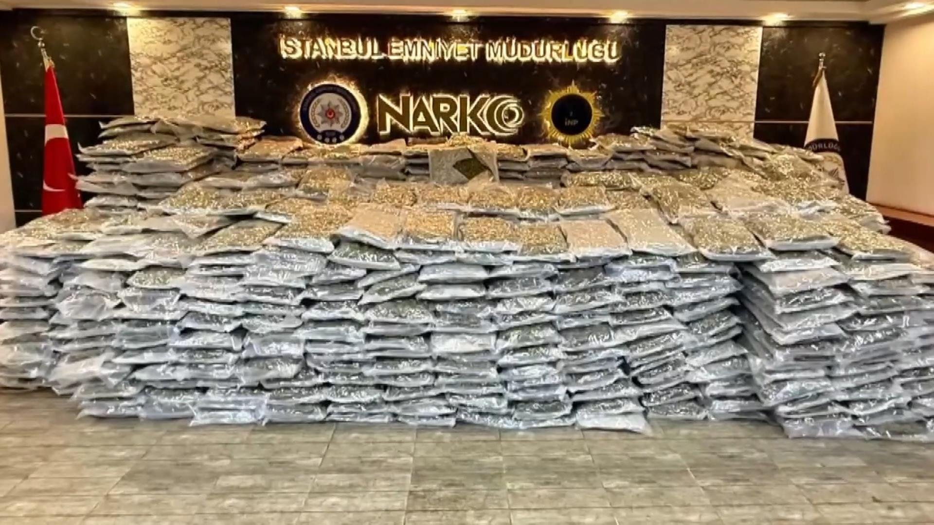 Başakşehir'de uyuşturucu operasyonu; 1’i yabancı uyruklu 7 şahıs yakalandı