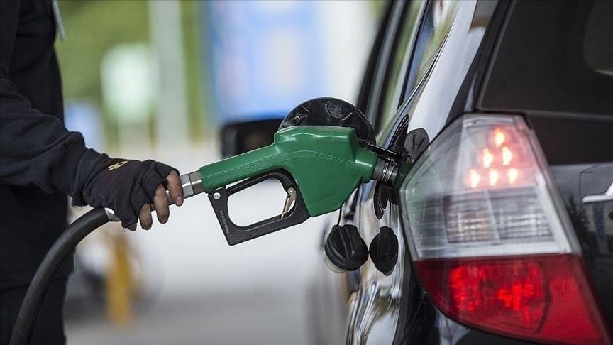 Benzine bu gece yarısı bir büyük indirim daha geliyor