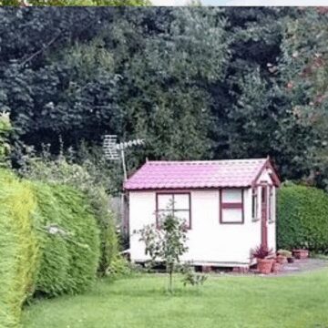Burada 32 yıldır otopark dışında giyinik olmak yasak!