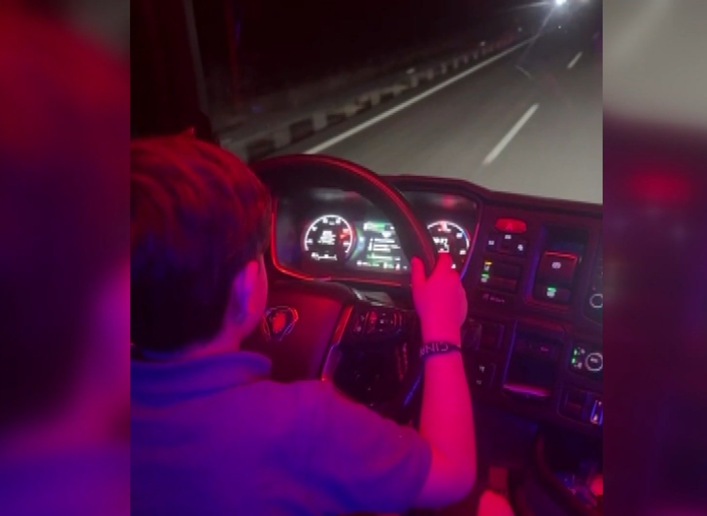 Bursa-Ankara kara yolunda gece çekilen görüntü tepki çekti