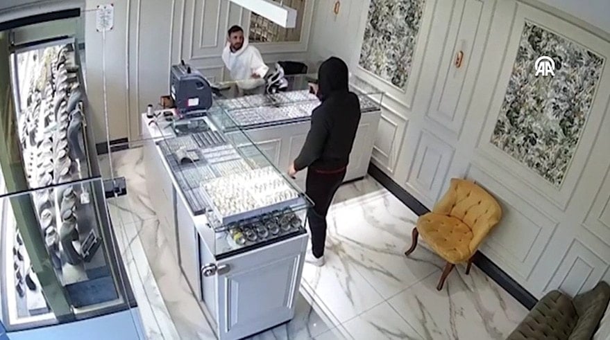 Bursa'da kuyumcuya silahlı soygun