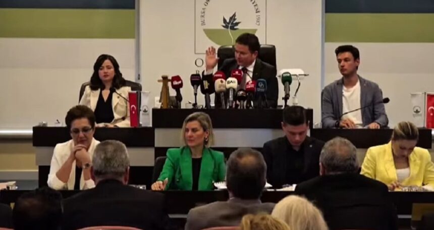 CHP’li başkandan kendisini eleştiren AKP’li meclis üyesine din dersi gibi yanıt