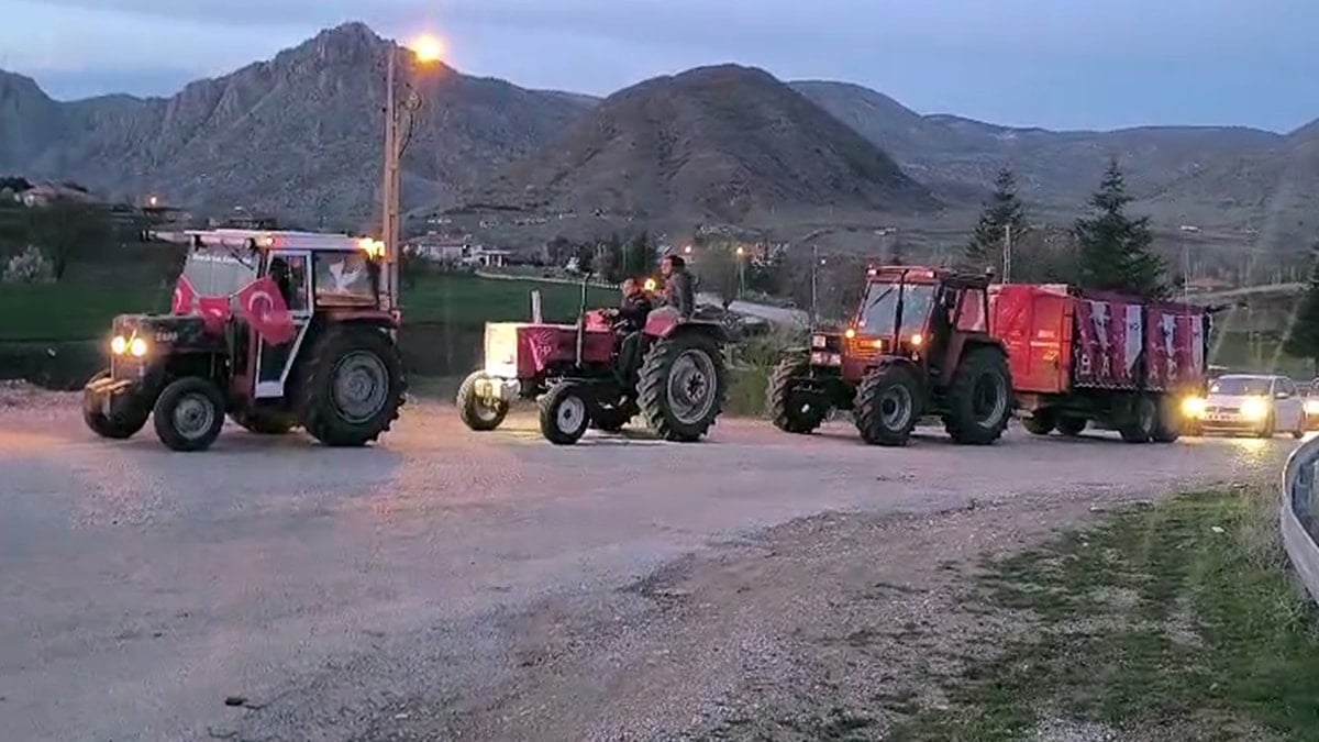 Çiftçiler traktörlerle yollara düştü! AKP'nin kalesinde İmamoğlu'na destek konvoyu