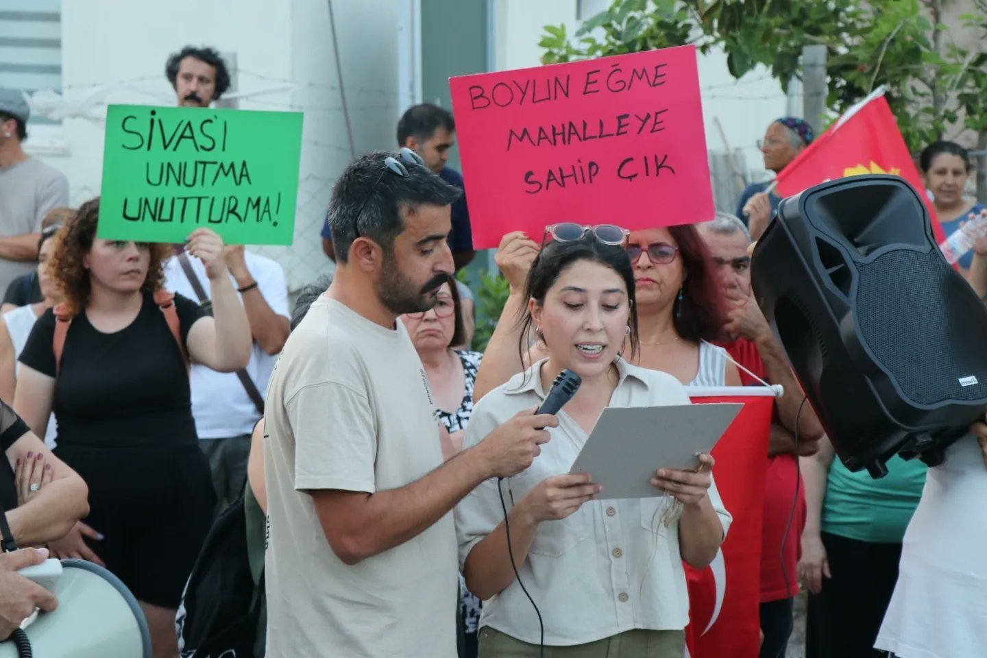 Çiğli'de tarikat yurdu iddiasına takipsizlik kararına sert tepki: "Laiklik mücadelesini sürdüreceğiz"