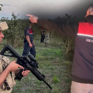 Dumanlar yakıldı, endişeli bekleyiş başladı: Jandarma sabaha kadar tarlada nöbet tuttu