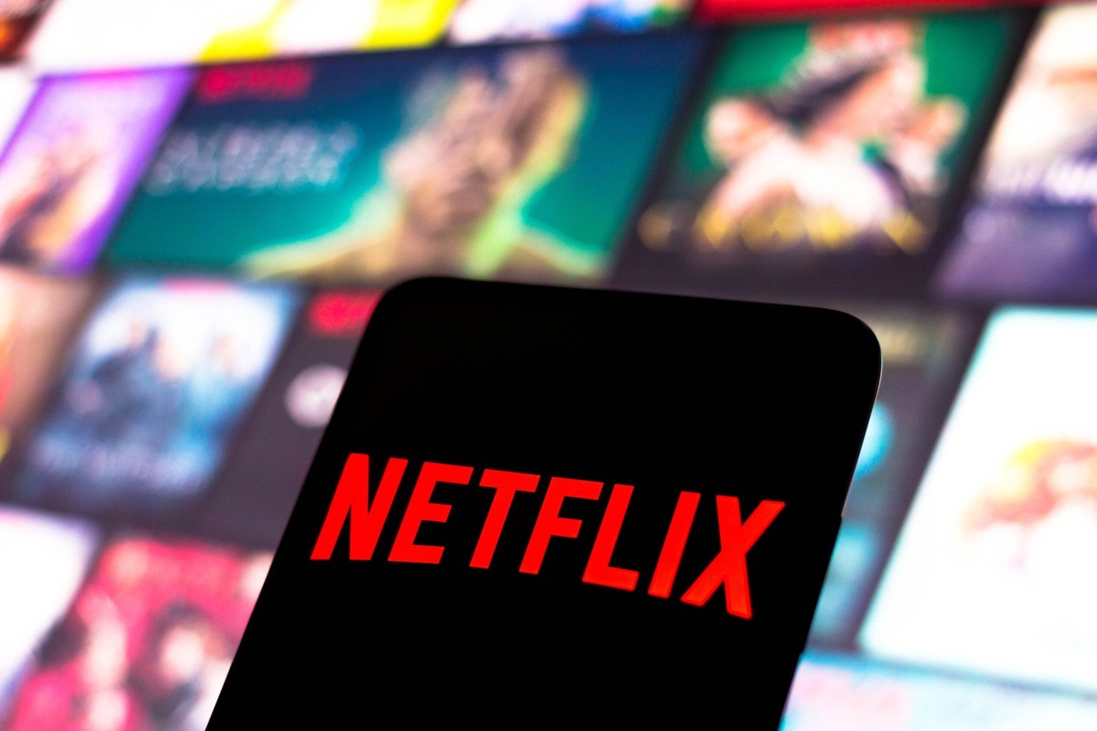 Dünyada girmediği ev yok! Netflix kârına kâr katıyor