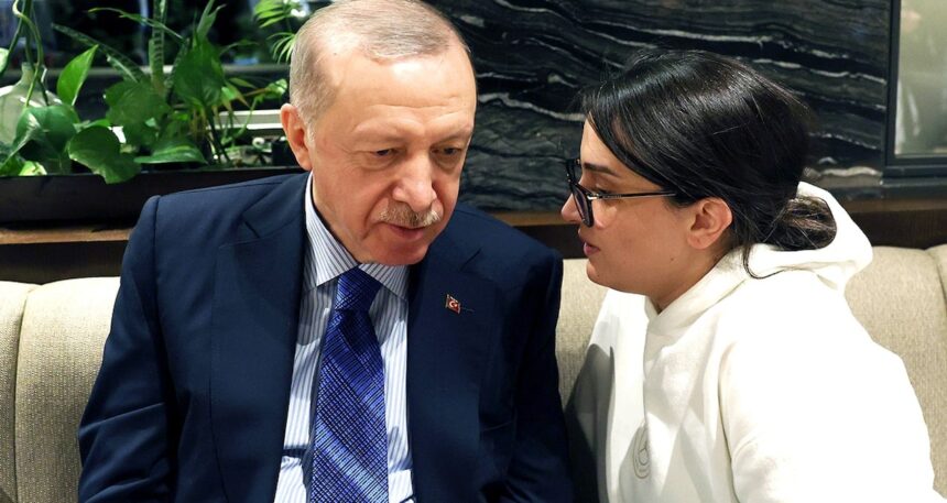 Erdoğan, kafede vatandaşlarla sohbet etti