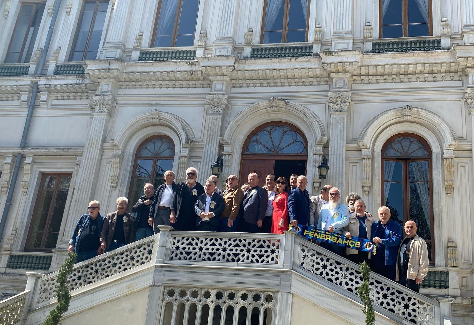'Hababam Sınıfı' 50'nci yılını kutladı... Seneler sonra aynı sıralarda 2 'Hababam Sınıfı' 50'nci yılını kutladı... Seneler sonra aynı sıralarda