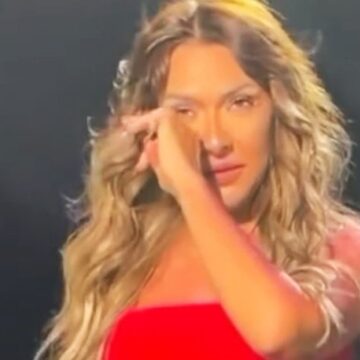 Hadise, Belçika konserinde gözyaşlarına boğuldu: Mahvoldum şu an