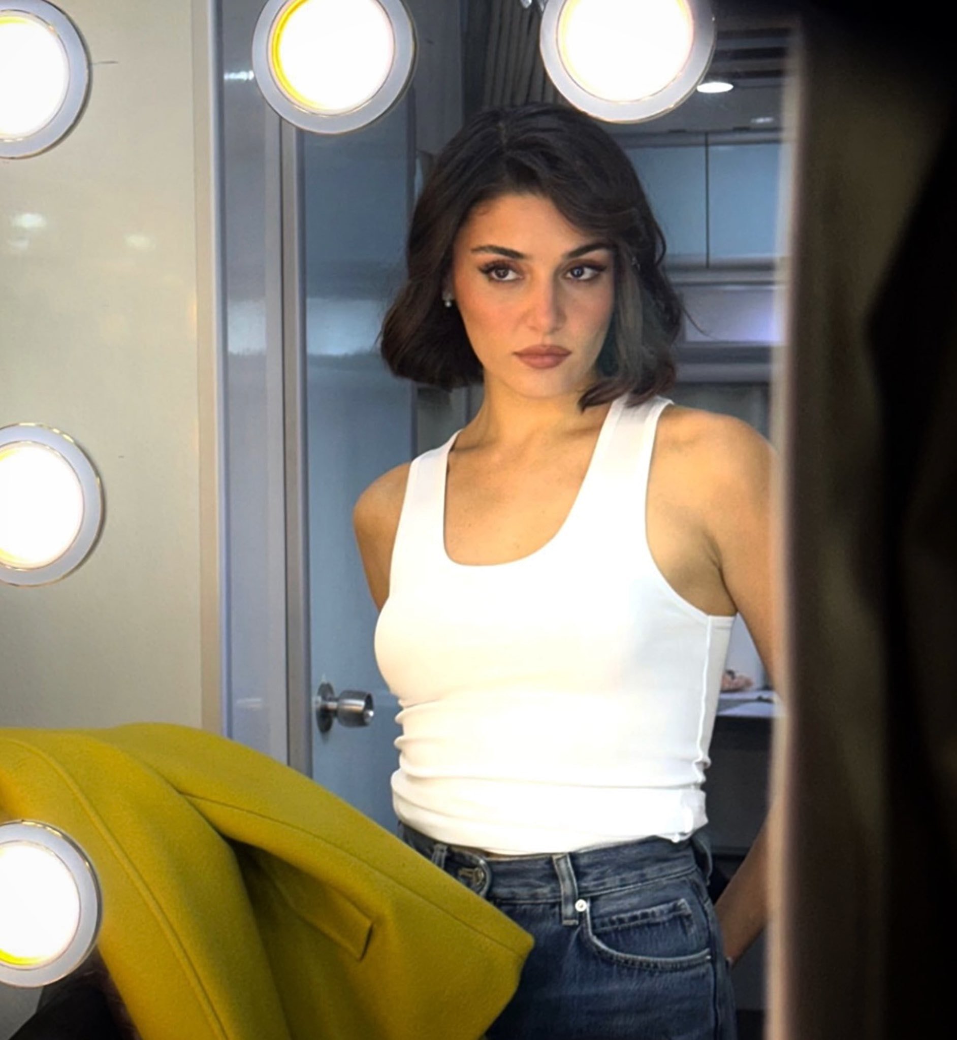Hande Erçel'in yeni imajı olay oldu! Saçlarını kısacık kestirdi
