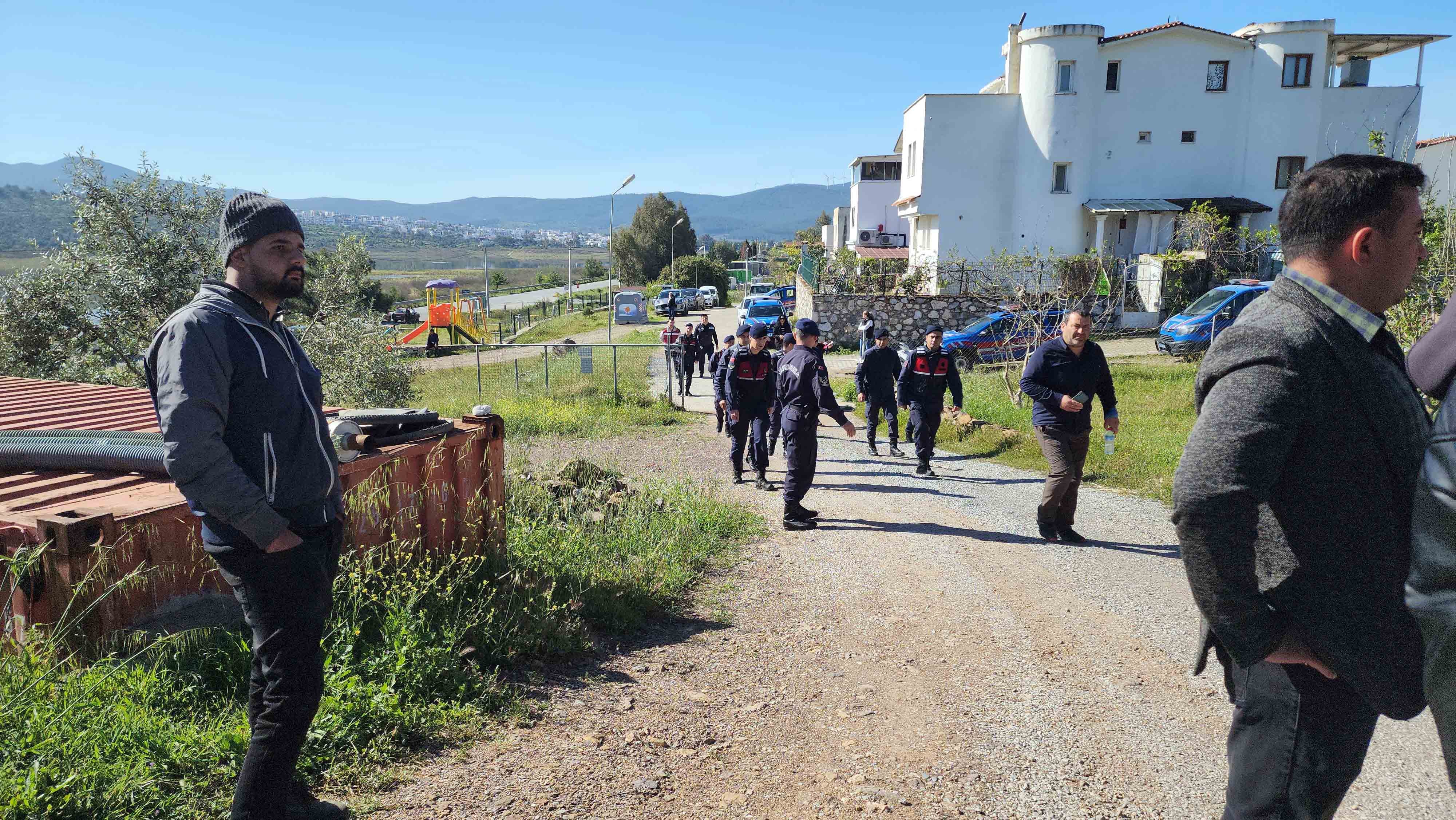 Hazine arazisine villa kondurdu: Yatalak annesiyle yıkım ekibine direndi!