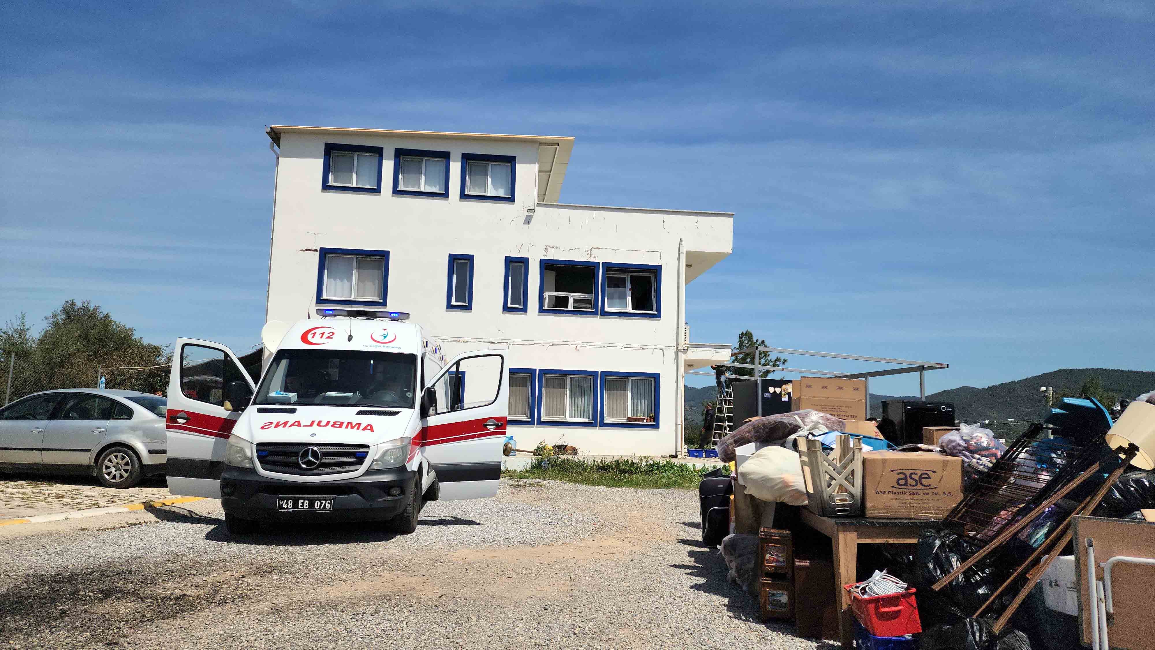 Hazine arazisine villa kondurdu: Yatalak annesiyle yıkım ekibine direndi!
