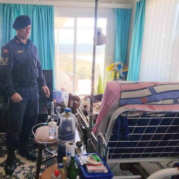 Hazine arazisine villa kondurdu: Yatalak annesiyle yıkım ekibine direndi!
