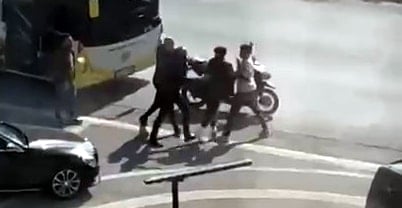 İETT şoförü ile motosikletli kavgası Başakşehir'i karıştırdı