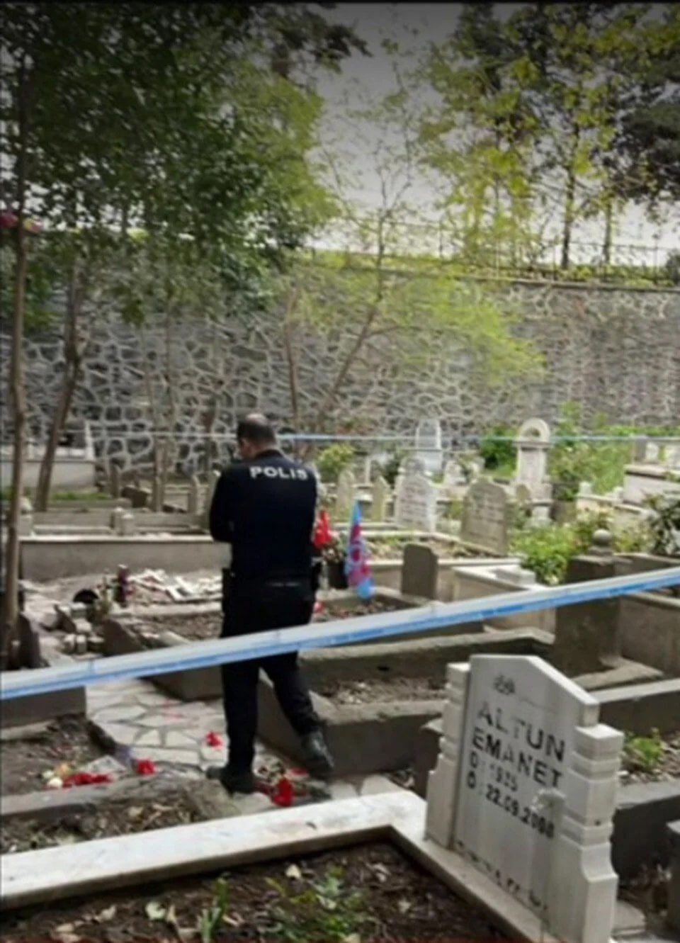 İlk duruşma öncesinde Mattia Ahmet Minguzzi'nin mezar taşlarını parçaladılar!